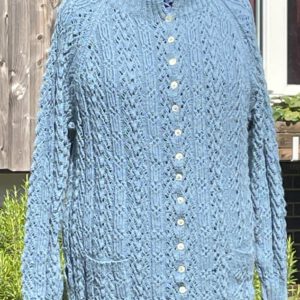 Strickjacke im Ajour-Stil
